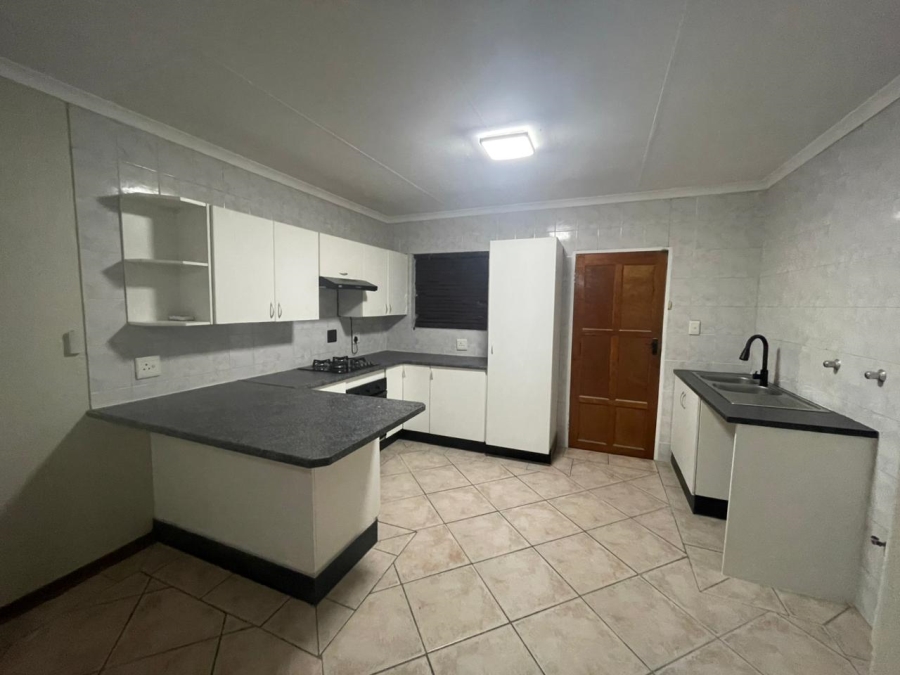 To Let  Bedroom Property for Rent in Cashan North West